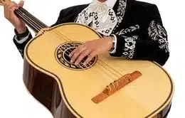 Guitarrón mexicano instrumento del mariachi